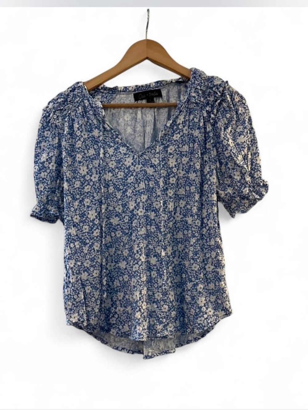 Oak & Trellis Blue Floral V-Neck Puff Sleeve Top